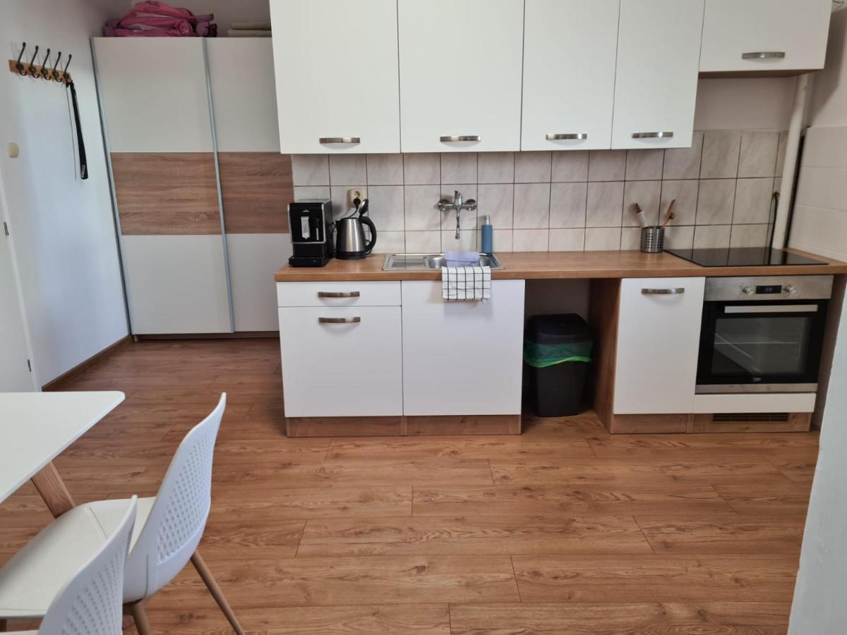 Apartmany Centro & Jacuzzi Пиещани Екстериор снимка