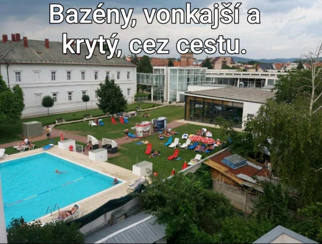 Apartmany Centro & Jacuzzi Пиещани Екстериор снимка