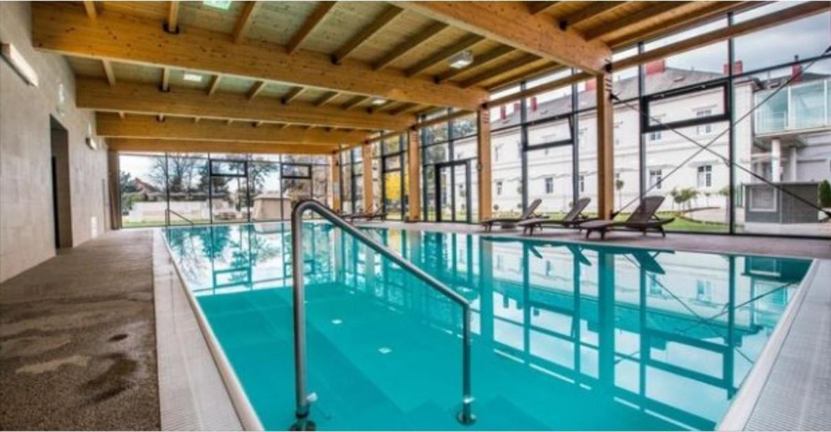 Apartmany Centro & Jacuzzi Пиещани Екстериор снимка