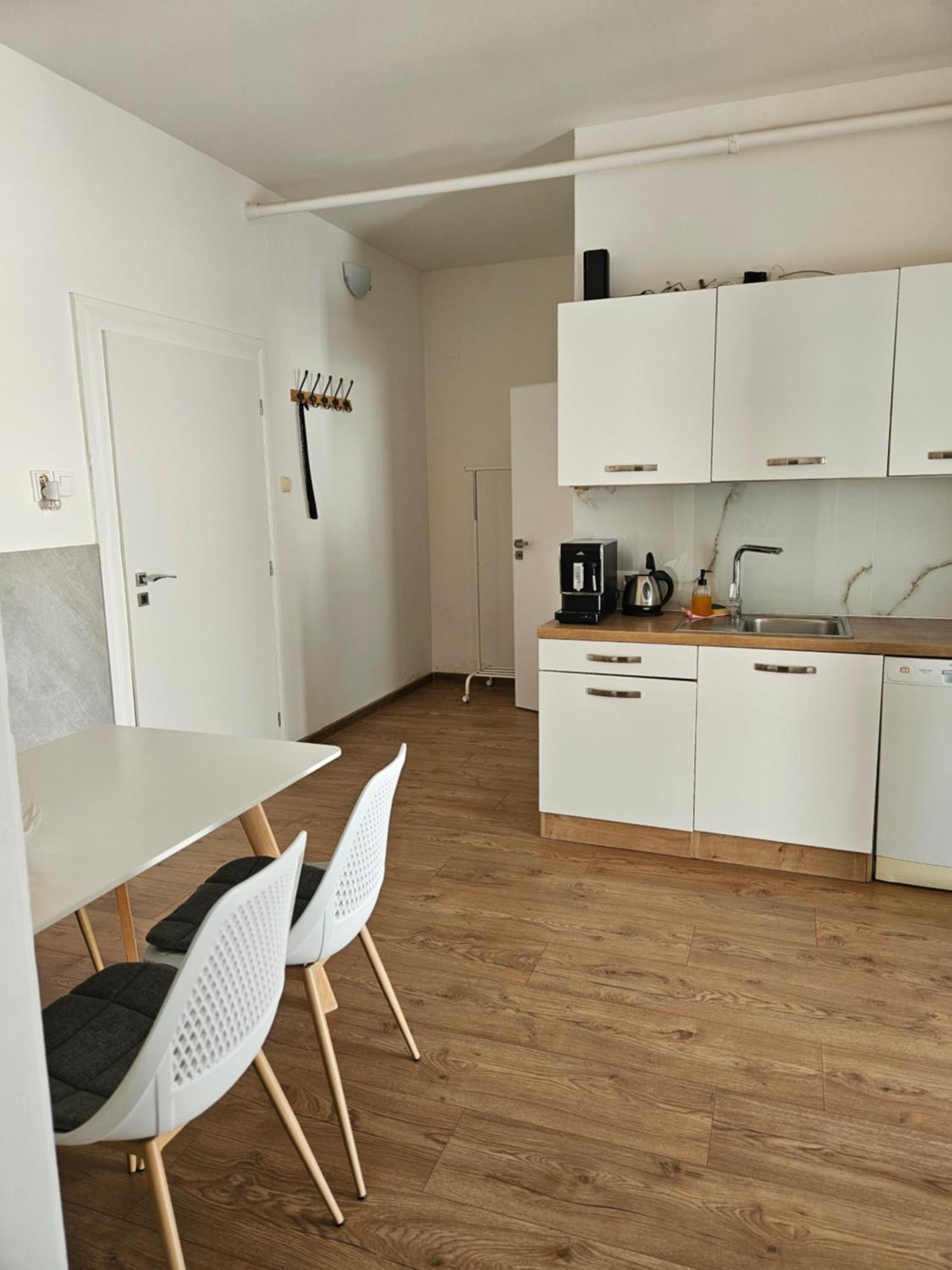 Apartmany Centro & Jacuzzi Пиещани Екстериор снимка