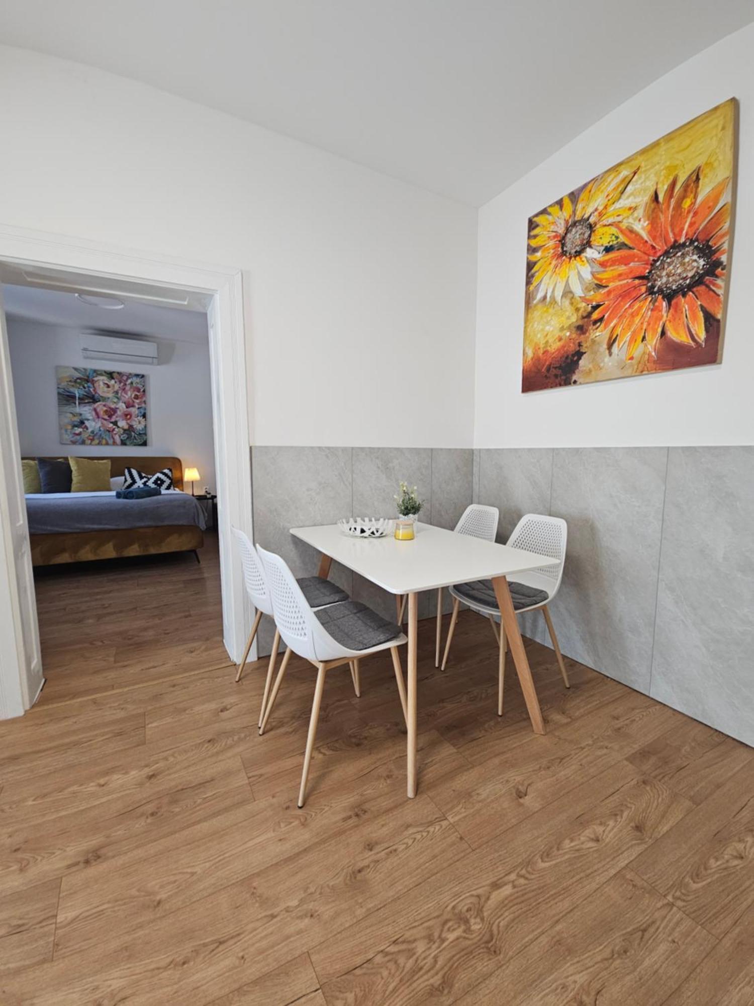 Apartmany Centro & Jacuzzi Пиещани Екстериор снимка