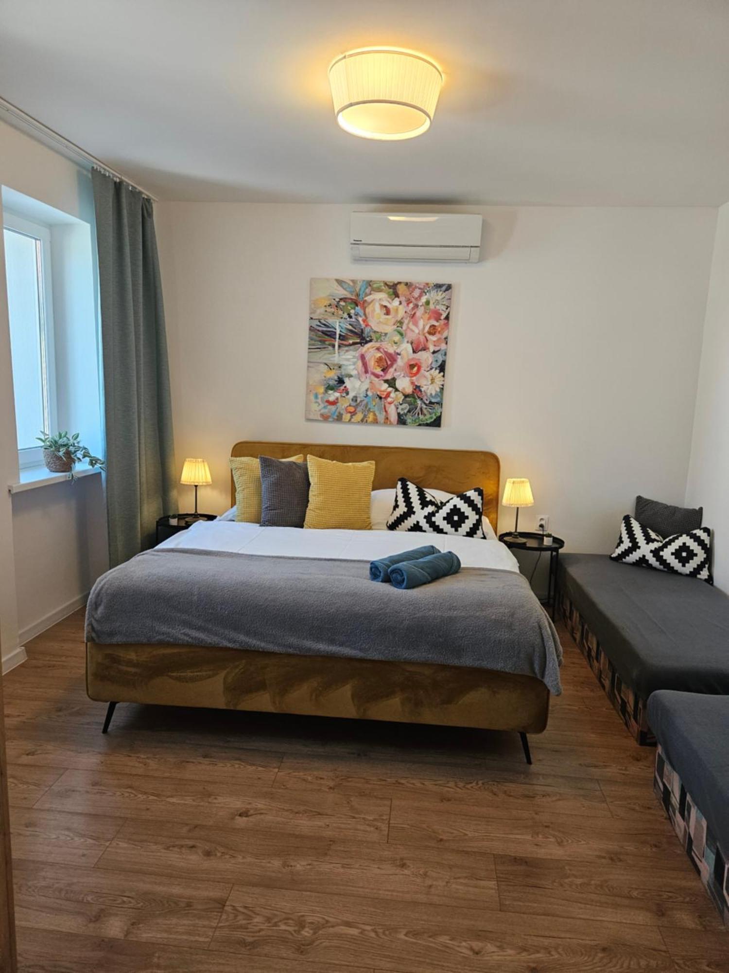 Apartmany Centro & Jacuzzi Пиещани Екстериор снимка