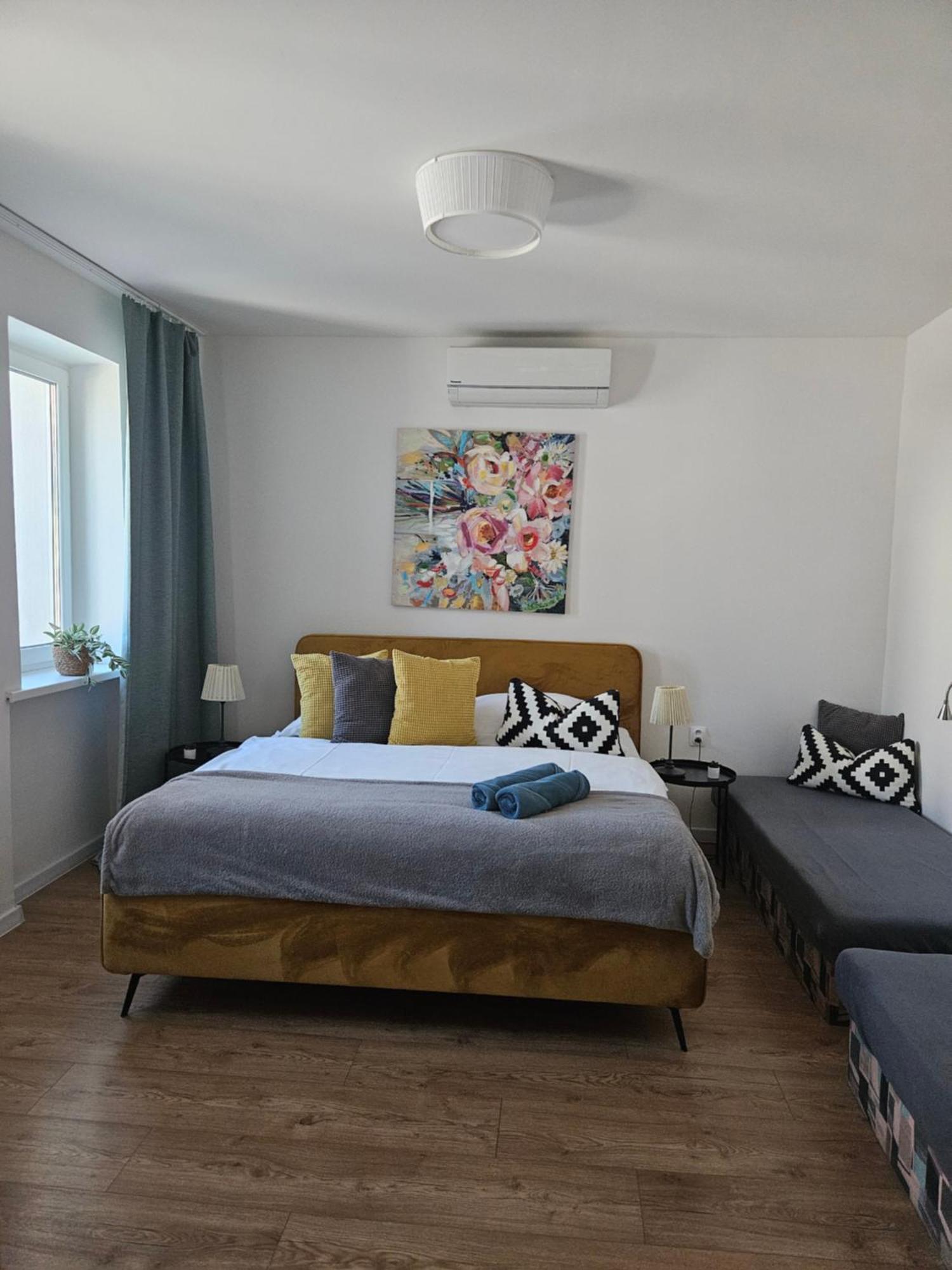 Apartmany Centro & Jacuzzi Пиещани Екстериор снимка