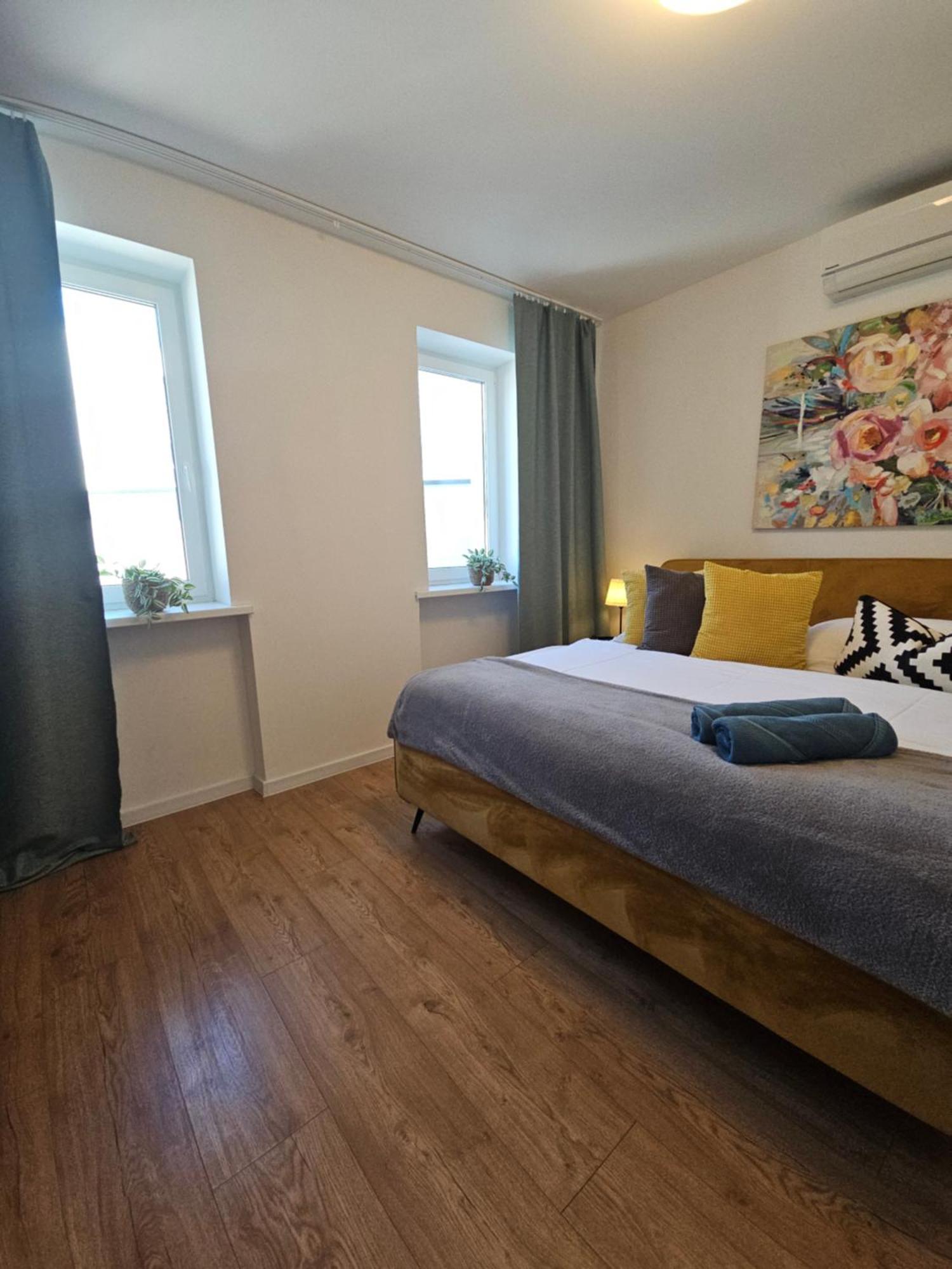 Apartmany Centro & Jacuzzi Пиещани Екстериор снимка