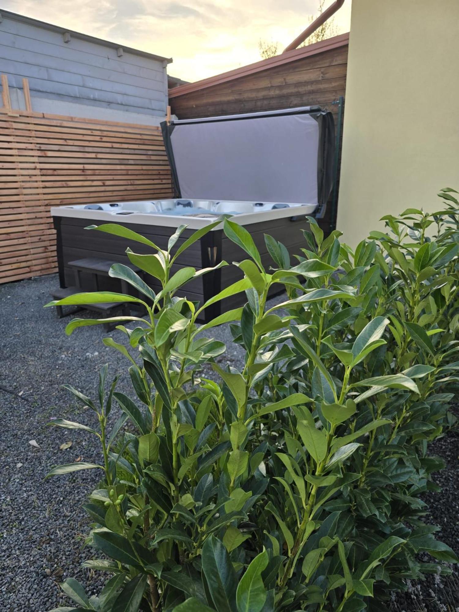 Apartmany Centro & Jacuzzi Пиещани Екстериор снимка